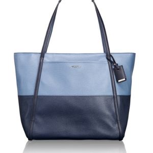 Tumi sinclair q tote horizon/navy